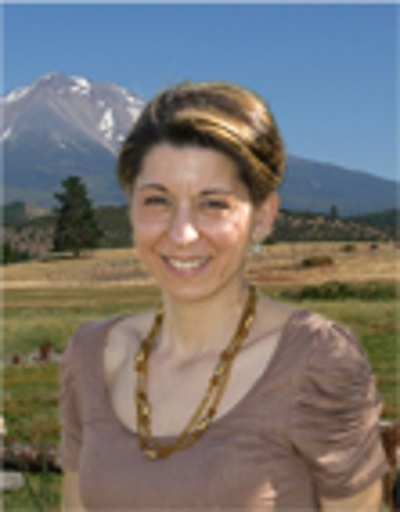 Christine devant le Mont Shasta